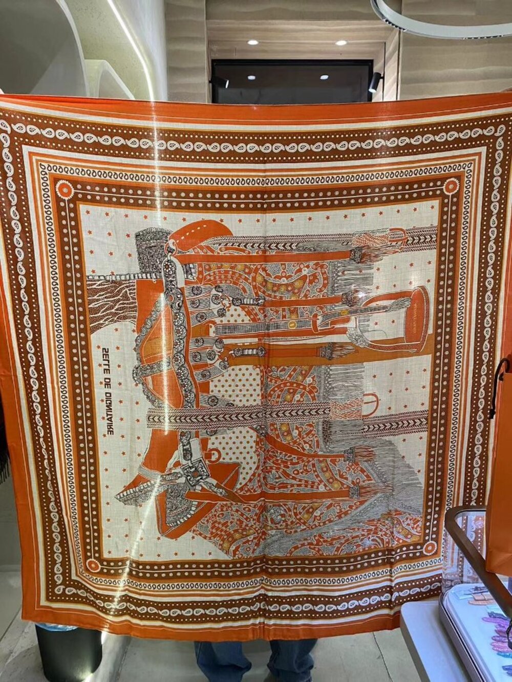 Hermès "SELTÉ DE DIGNITAIRE" 140×140cm Cashmere Silk Blend Shawl